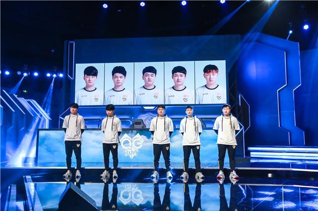 边路的直塞 边路的直塞